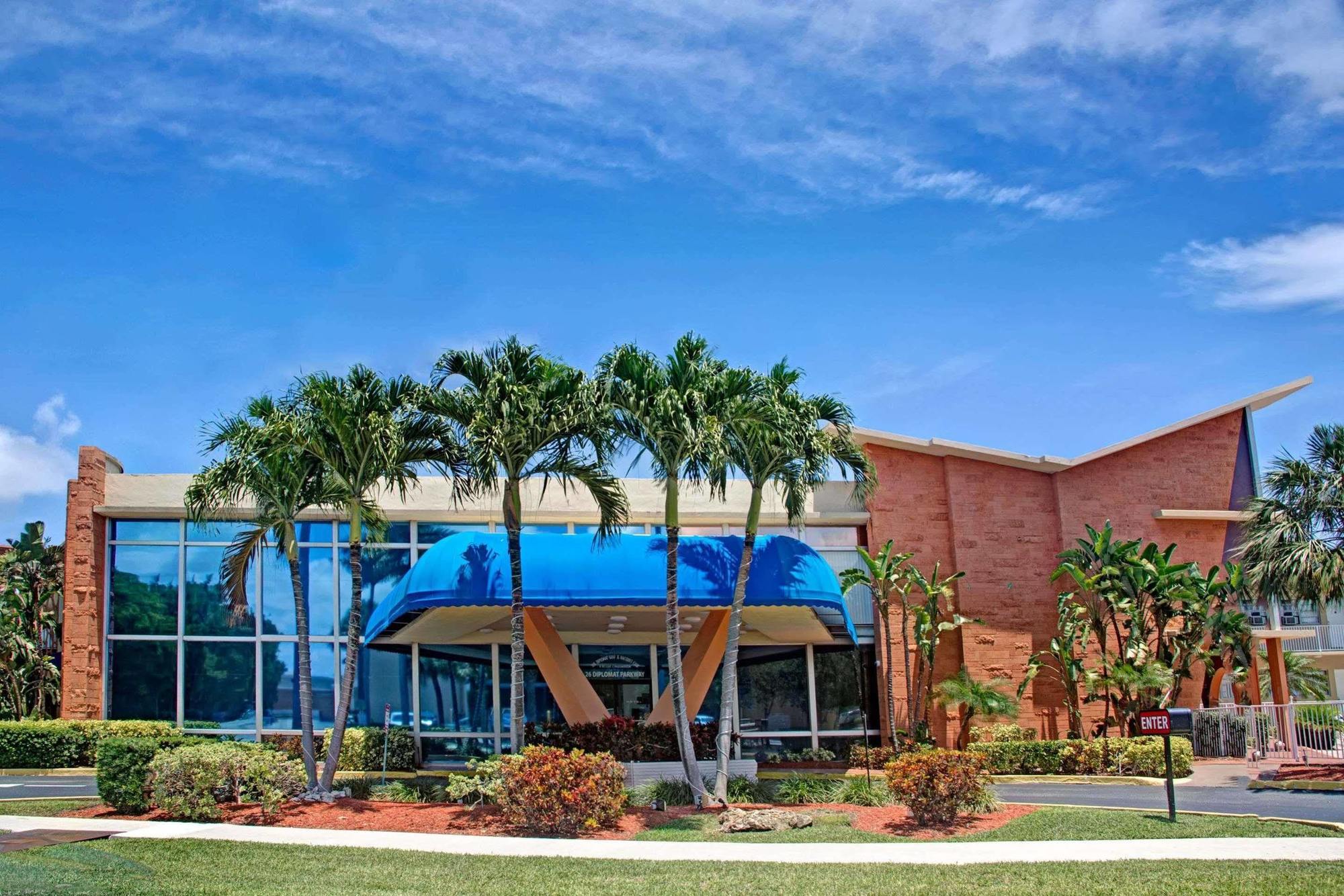 Knights Hallandale Hotel 2*
